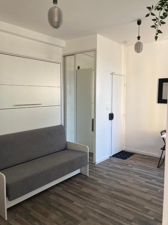 Апартаменты Cosy Nest From 10 Minutes Paris Centre Сент-Уан Экстерьер фото